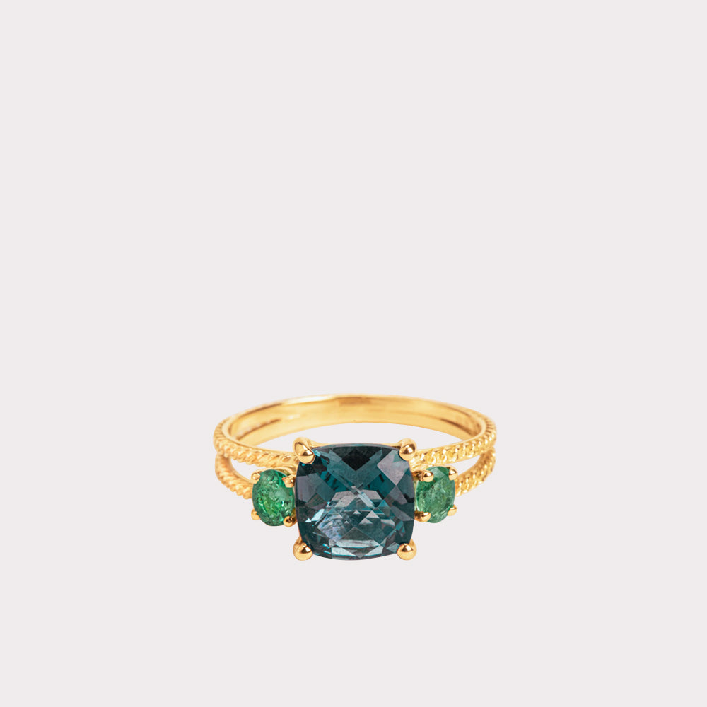 18kt Gold Chain Ring With London Blue Topaz and Emerald