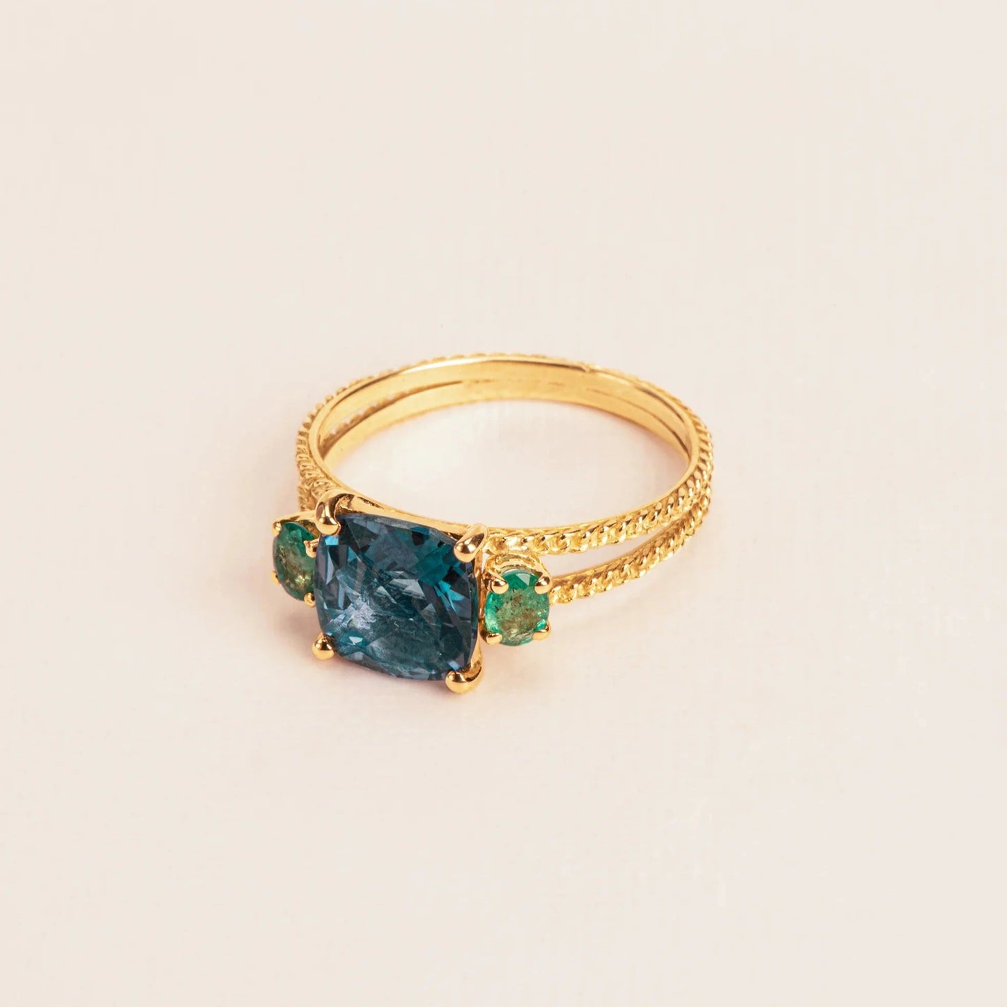 18kt Gold Chain Ring With London Blue Topaz and Emerald