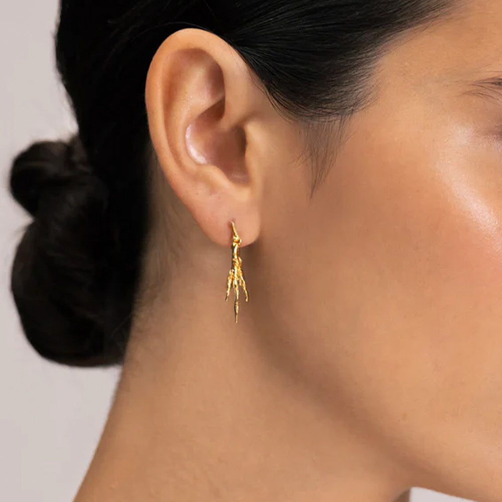 Single stud earring with signature grigri pendant in 18 ct. gold