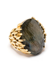 Feather textured ring with labradorite in Gold