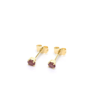 18kt Gold Stud Earrings With Garnet Stone